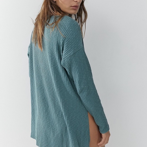 Urban Outfitters | Late Nights Long Sleeve - Picture 2 of 6